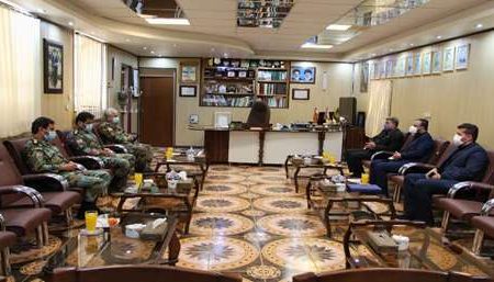 مدیرعامل هلال احمر خوزستان در دیدار با فرمانده قرارگاه جنوب غرب نزاجا از همکاری و تعامل موثر دلیرمردان ارتش با این جمعیت تقدیر کرد
