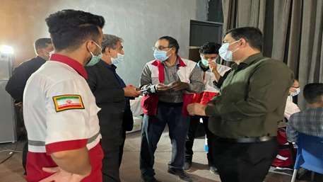 بازدید مدیرعامل جمعیت هلال احمر استان خوزستان از روند واکسیناسیون در سینما هلال اهواز