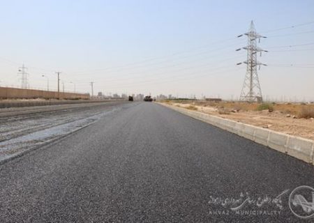 آغاز عملیات قیر پاشی وآسفالت بلوار ۴۴ متری مهرشهر