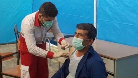 مشارکت گسترده اعضای داوطلب جمعیت هلال احمرخوزستان در ۳۰ مرکز واکسیناسیون