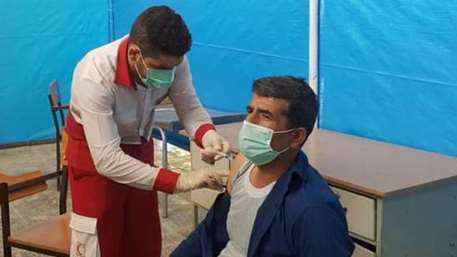 مشارکت گسترده اعضای داوطلب جمعیت هلال احمرخوزستان در ۳۰ مرکز واکسیناسیون