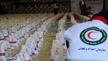 اهدای بیش از ۸ هزار و ۷۰۰ بسته بهداشتی به بیماران خاص توسط هلال احمر خوزستان