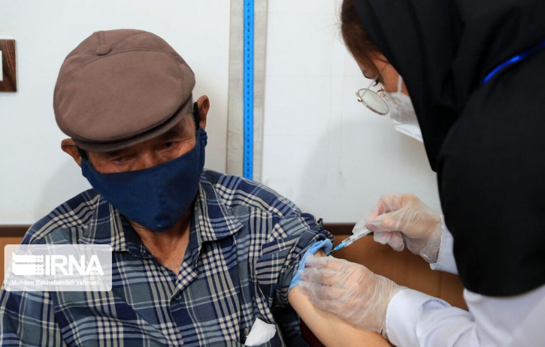 تزریق دُز سوم واکسن به افراد بالای ۶۰ سال در خوزستان