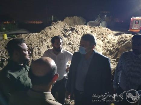 بازدید شبانه شهردار اهواز از مقر ستاد بحران سازمان آتش نشانی و پروژه زیرگذر کیان آباد