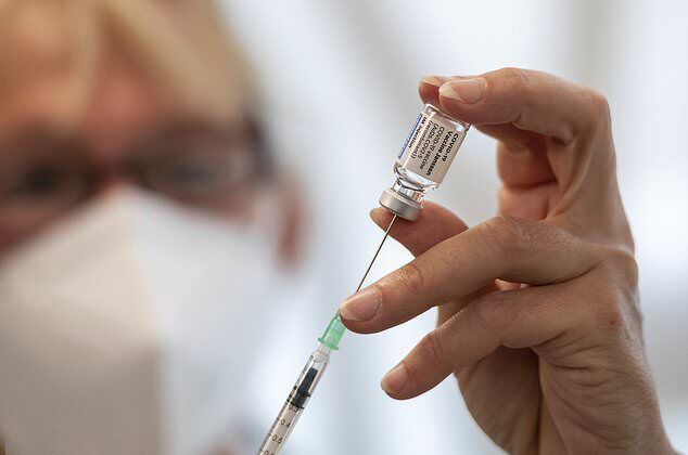 ۵۷ درصد خوزستانی ها در تزریق دُز سوم واکسن کرونا تاخیر دارند