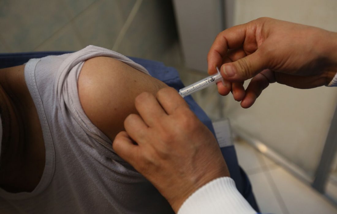 ۸۲۰ هزار خوزستانی دُز سوم واکسن کرونا را تزریق کردند