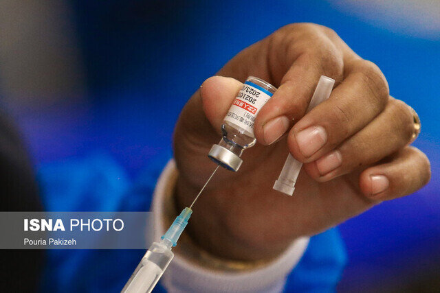 کاهش محسوس آمار واکسیناسیون در خوزستان / تاخیر ۵۲ درصدی نوبت سومی‌ها 