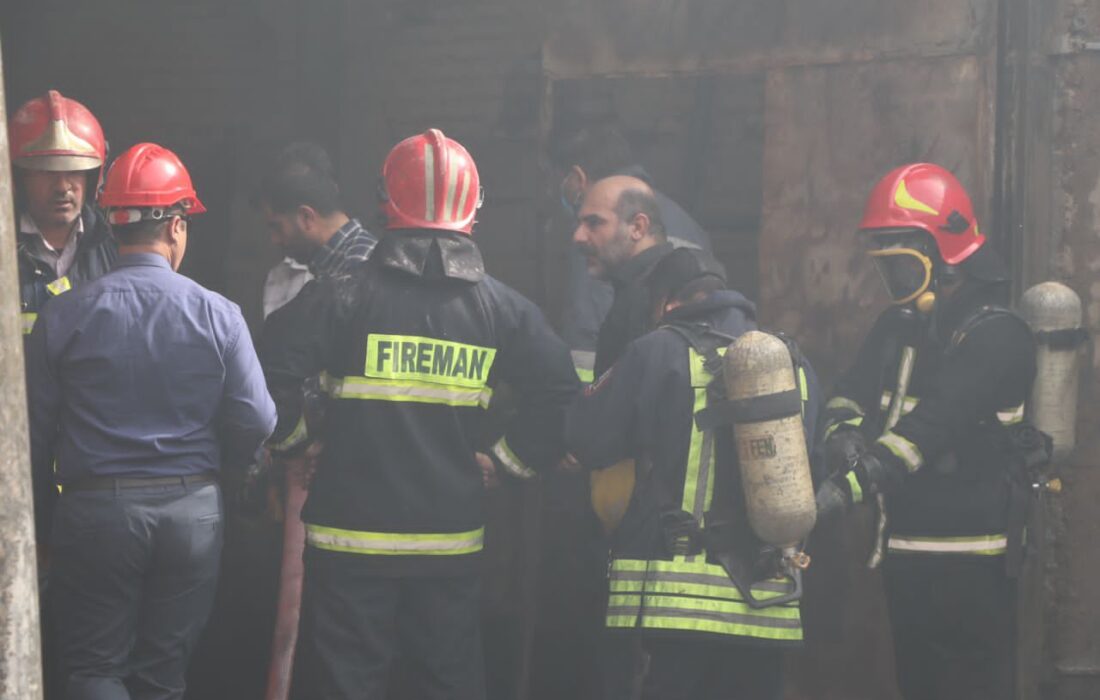 اعزام ۴۰ آتش نشان برای اطفای حریق یک حادثه آتش سوزی در اهواز