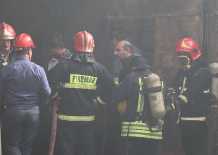 اعزام ۴۰ آتش نشان برای اطفای حریق یک حادثه آتش سوزی در اهواز