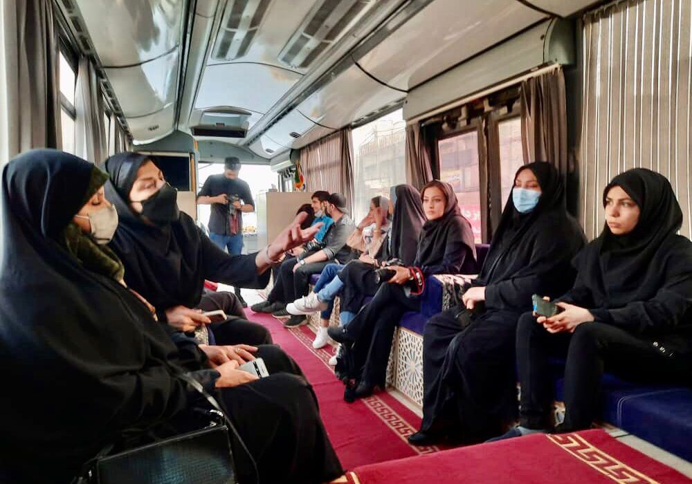 اولین بار در اهواز تور زیارتی را  با اتوبوس ویژه دیدم