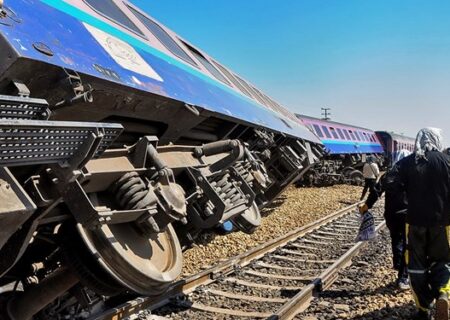 خروج قطار مشهد به یزد از ریل / ۱۳ فوتی و ۵۰ مصدوم طی این حادثه