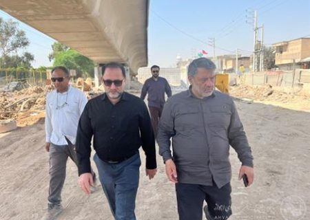 بازدید شهردار اهواز از نحوه اجرای لوله گذاری شبکه دفع آبهای سطحی و تقاطع غیر همسطح میدان دانشگاه ( شهید قربانی )