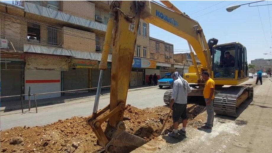 کمبود قیر، اجرای آسفالت خیابان‌های حفاری شده اهواز توسط آبفا را متوقف کرد