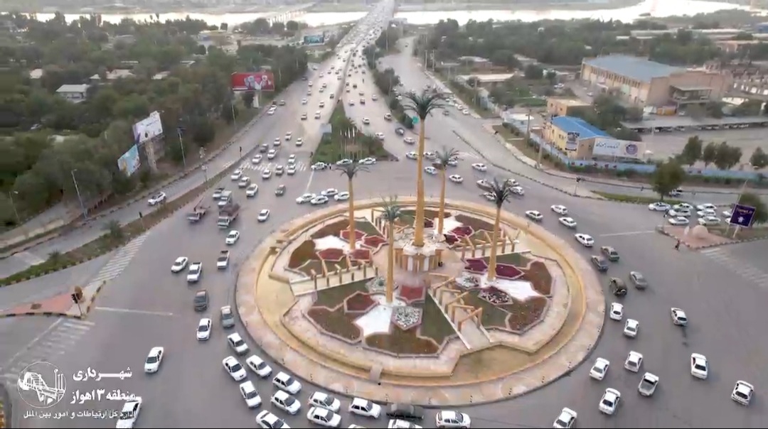 گل کاری و زیباسازی عرصه های سبز منطقه ۳ شهرداری اهواز در استقبال از نوروز ۱۴۰۲